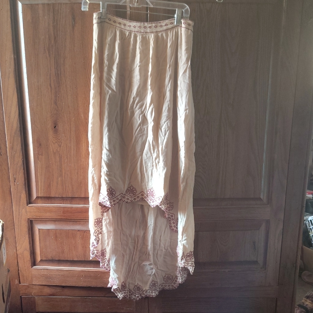 Mi AMI size s High Low Skirt With Beautiful Embroidery